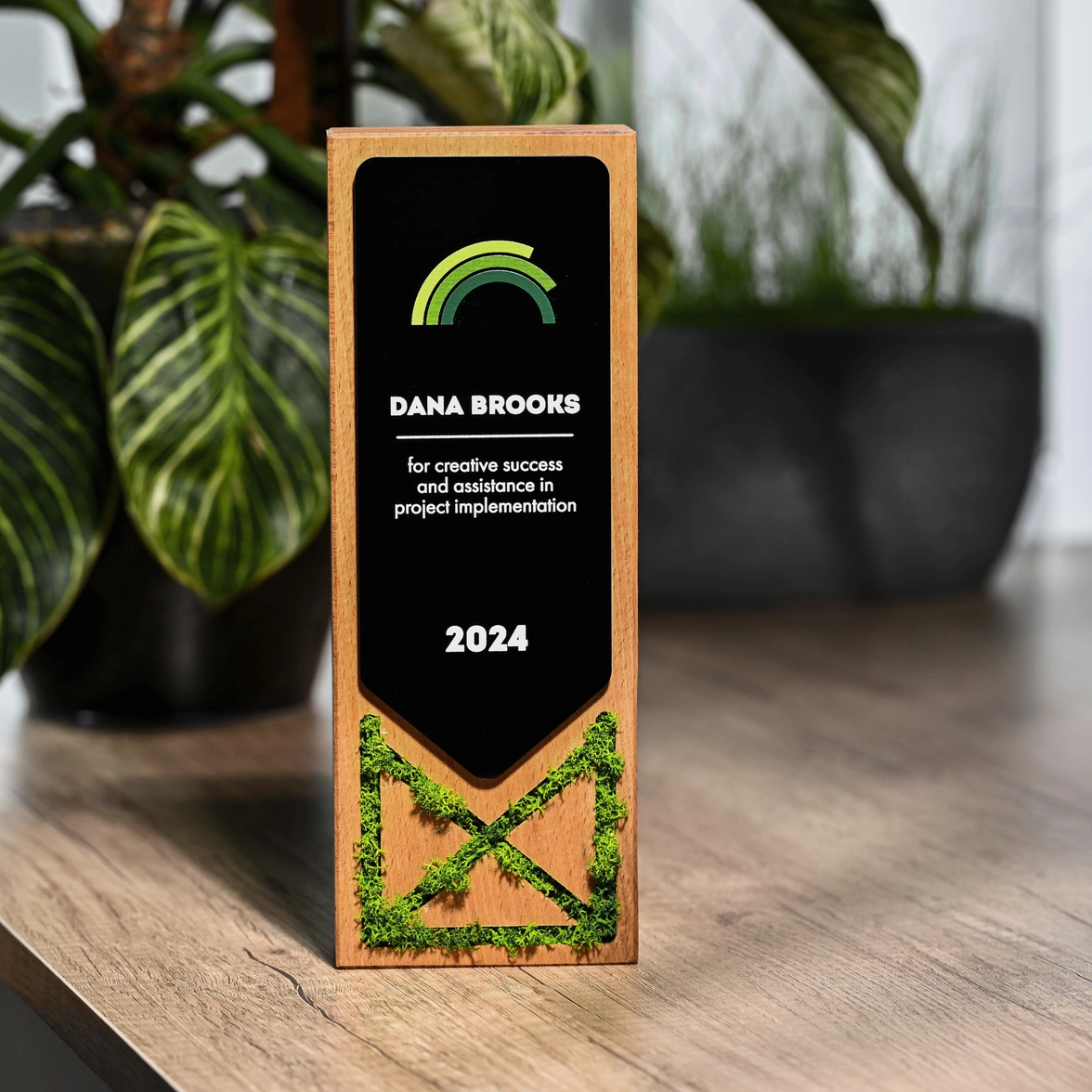 Wooden award with acrylic Moss v2